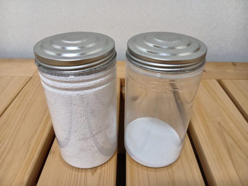 ふた付き透明容器に入った酸素系漂白剤