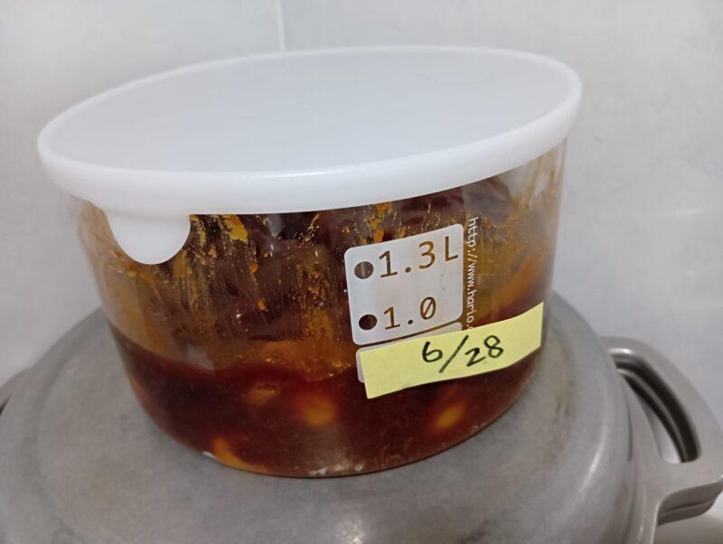 ガラス容器に入った梅味噌